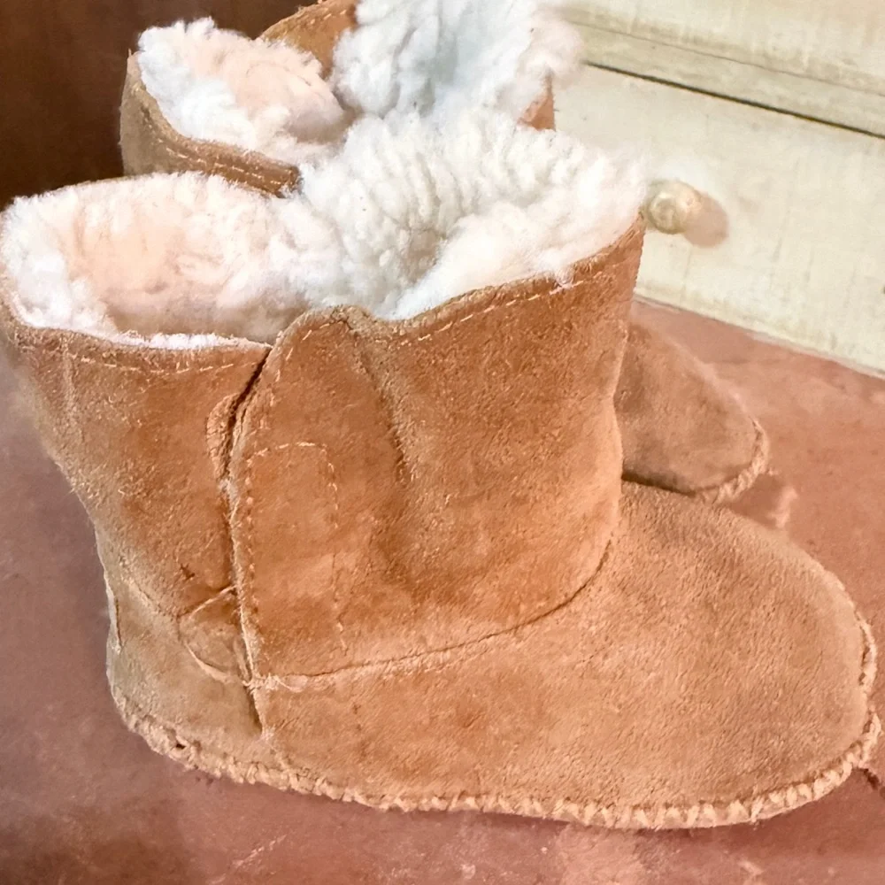 UGG Mini Bailey Boots in Chestnut Suede - Picture 2 of 7